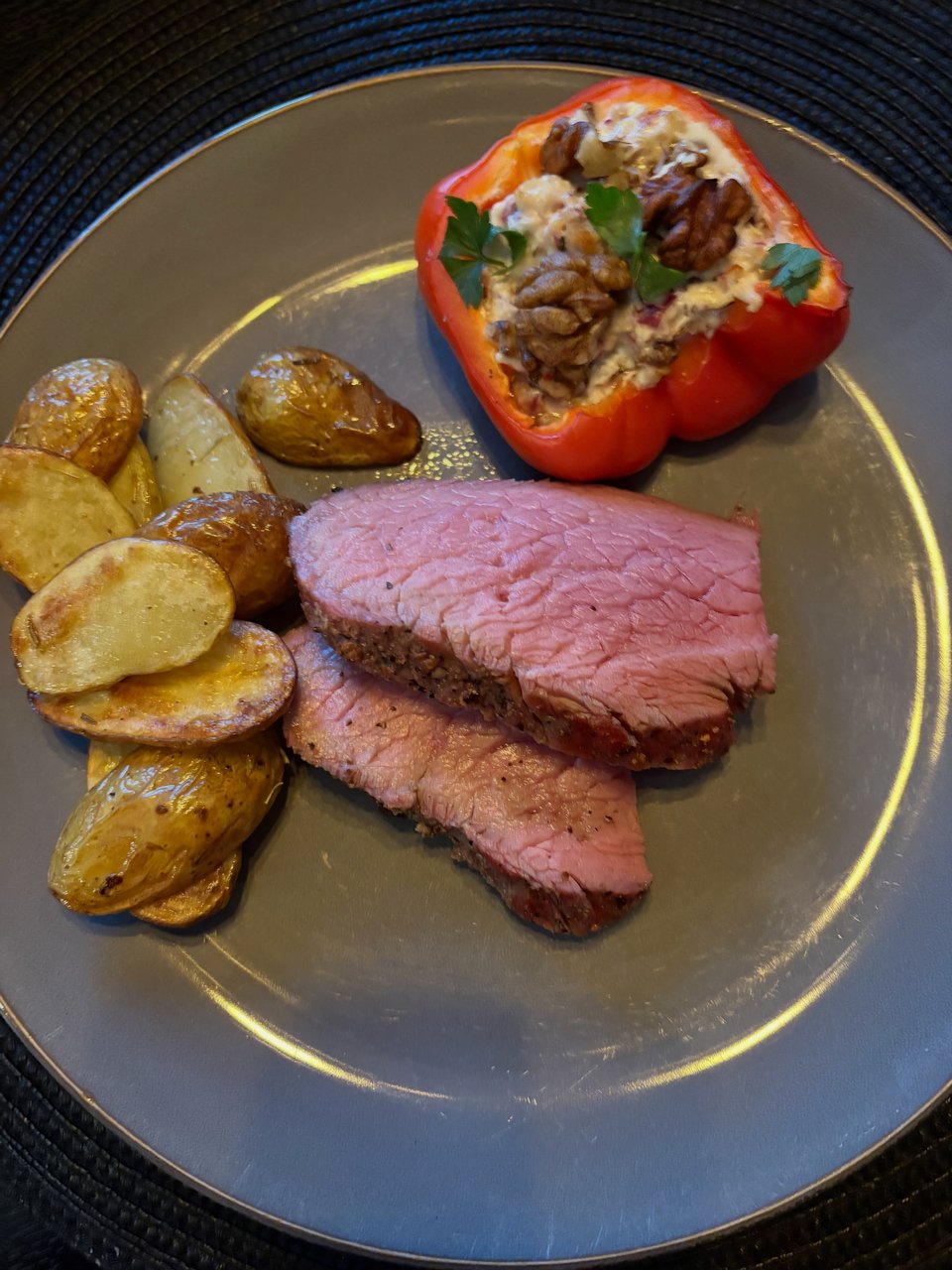Gevulde paprika’s met geitenkaas, honing & noten