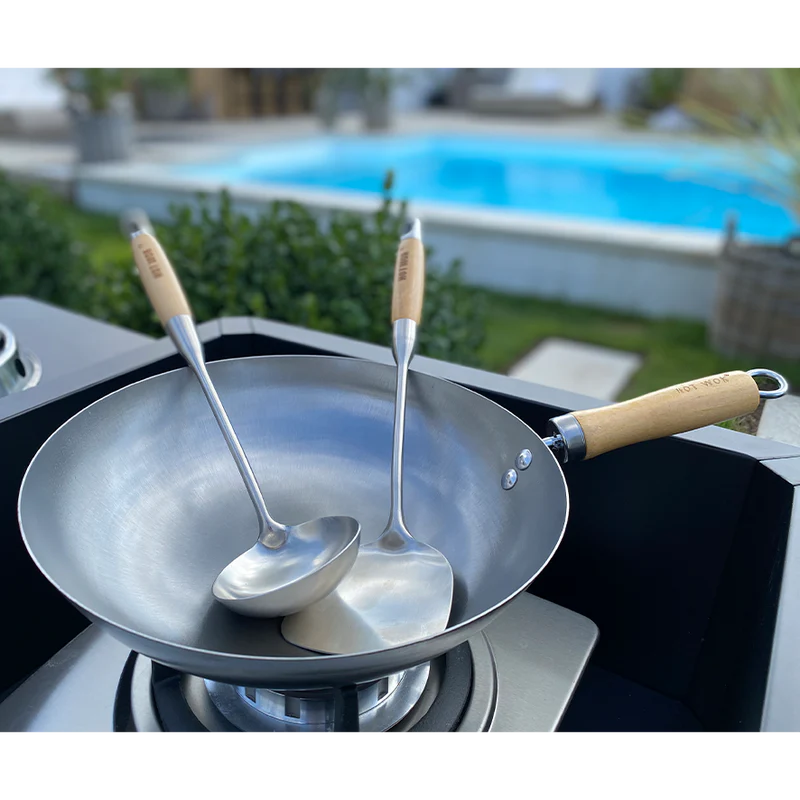 Hot Wok spatel in gebruik